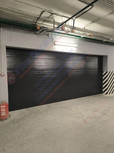 Секционные противопожарные ворота FireTechnics-S EI60 без калитки в паркинге ЖК